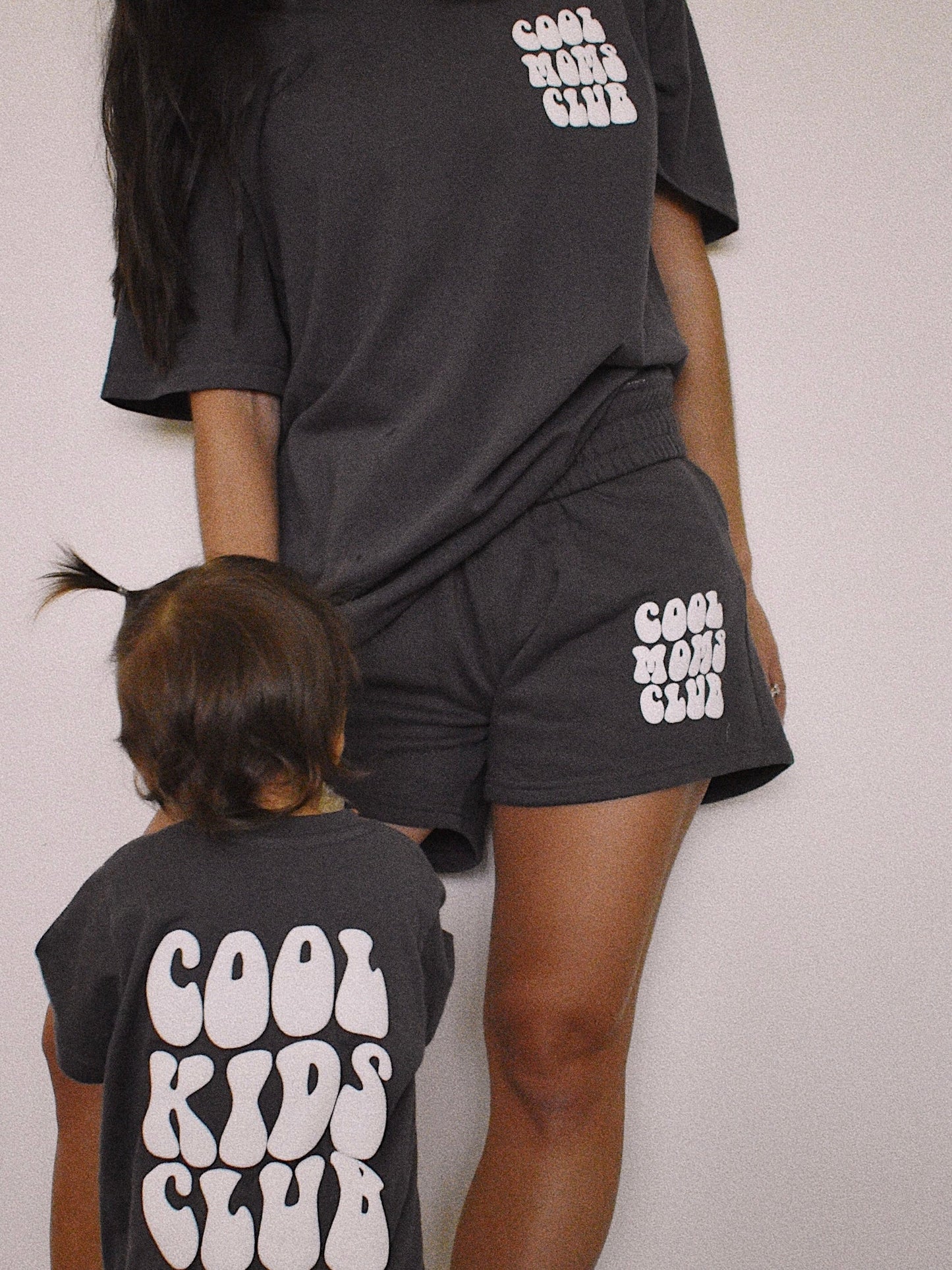 COOL MOMS CLUB SWEATSHORTS